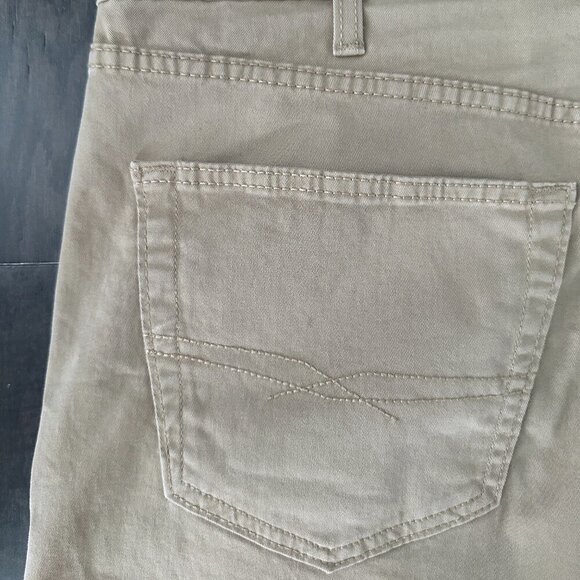 Levis Signature Men's Beige 40W x 30L Athletic Fit Chino Pants - Picture 15 of 16